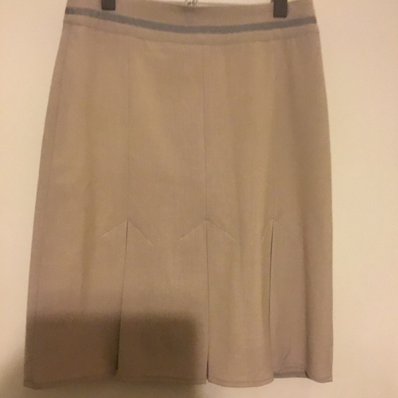 Pleated skirt size 6 - Picture 2 of 6